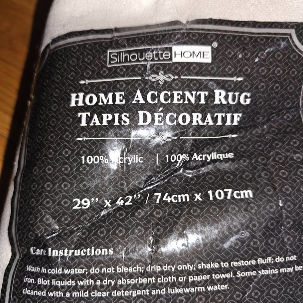 Silhouette Home Accent Faux Fur Sheepskin White Fluffy Rug Size 29" x 42" - Picture 9 of 9